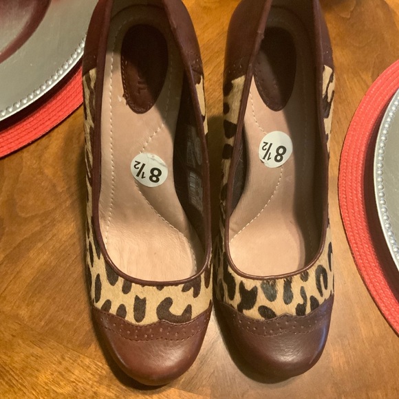 Fossil Heals Animal Print Leather Brand New - Picture 2 of 3